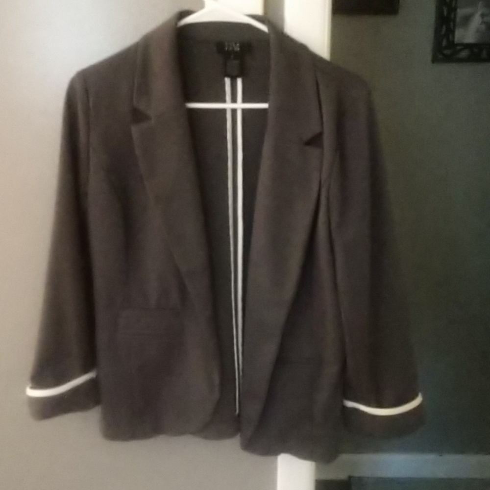 Cute Grey Open Blazer!